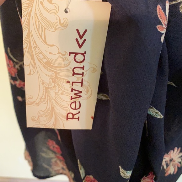 Rewind cold shoulder top - Picture 8 of 13